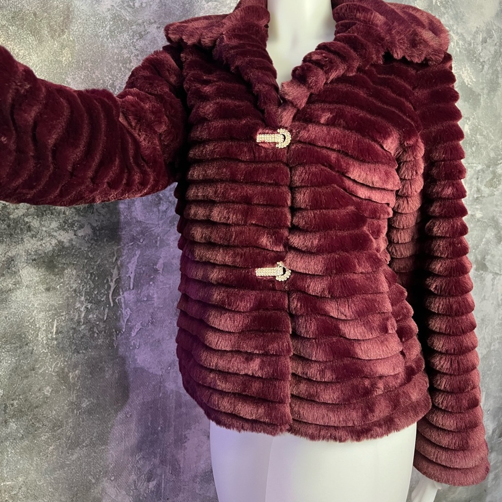 Donna Salyers Fabulous Furs